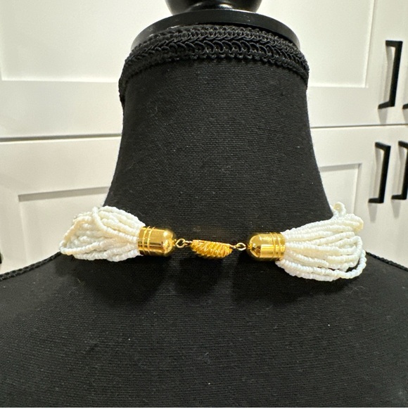 Vintage Beaded Necklace Pure White Layered Gold Clasp  18” - Picture 5 of 7